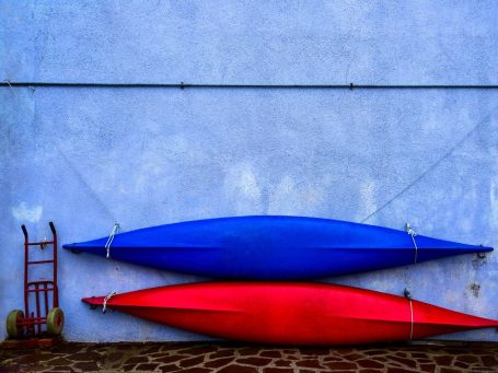 Zwei Boote auf Burano