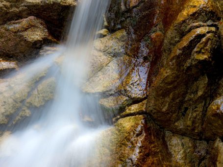Wasserfall mit lange Belichtungszeit 